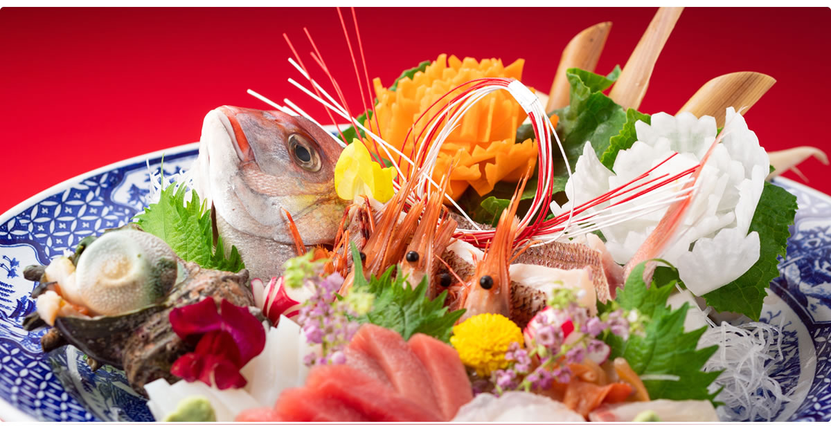 結婚披露宴、誕生祝い、様々な記念行事など、華やかな料理が会話を引き立てます