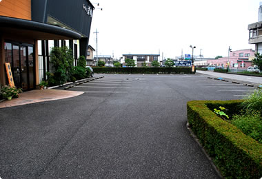 店舗前大駐車場